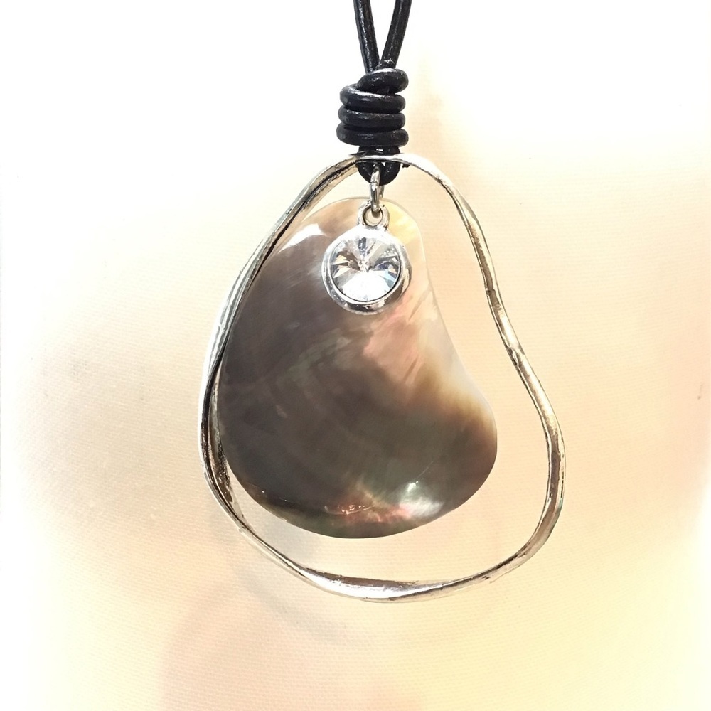 Boho Long Iridescent Clam Shell Rhinestone Pendant Rope Necklace - Picture 8 of 10